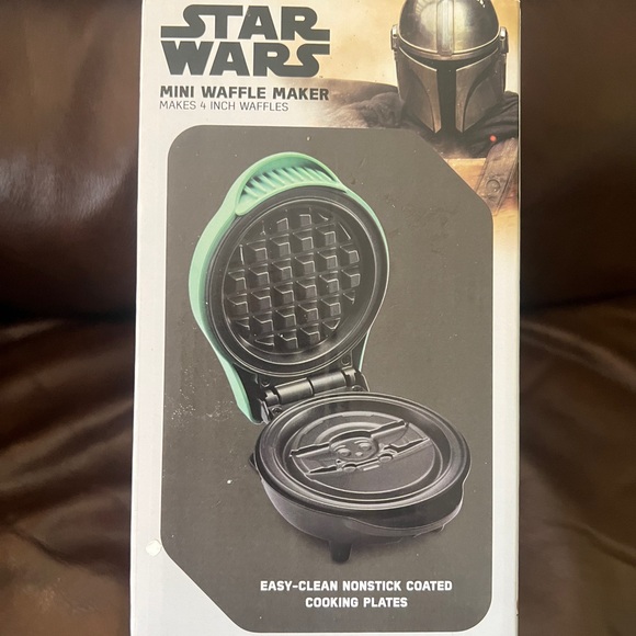 Star Wars The Mandolorian “The Child” Waffle Iron - Picture 3 of 4